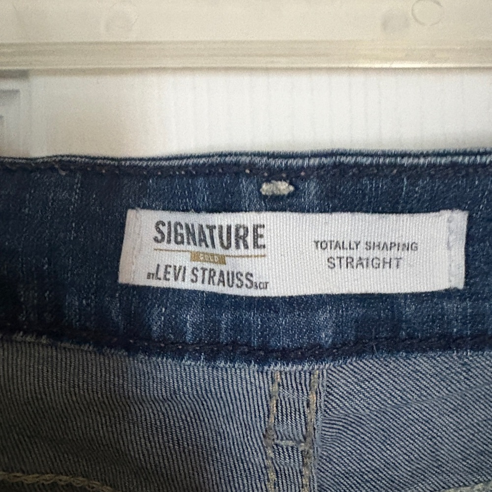 Signature by Levi Strauss Women’s Dark Blue Straight Jeans Size 12S - Picture 3 of 3